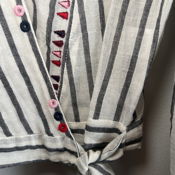 En Crėme Wrap Top ballon sleeves with embroidery Strips Gauze Blouse Size Small - Picture 6 of 14